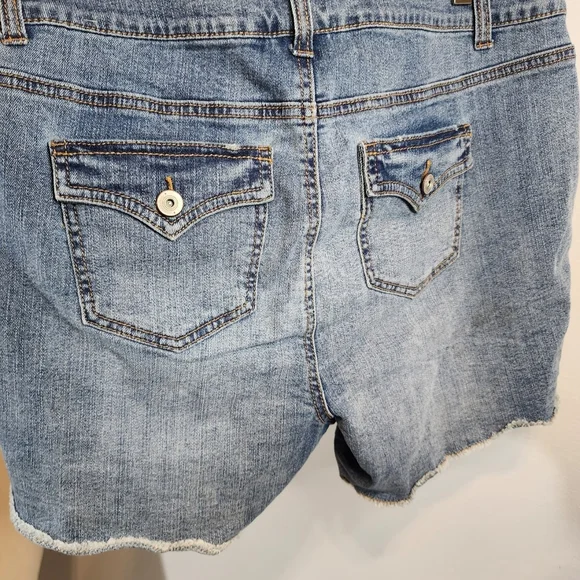 Stylish Blue Denim Jeans with Plaid Accent. Marca Joe Boxer. Size 16W. - Picture 3 of 9